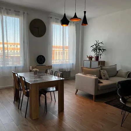 2: Joli Face A La Gare Apartment